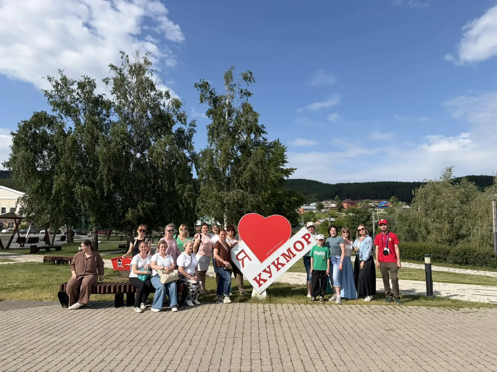 «Друзья, а как вы проводите День России? 🇷🇺 Мы спросили у наших любознательных туристов и узнали у