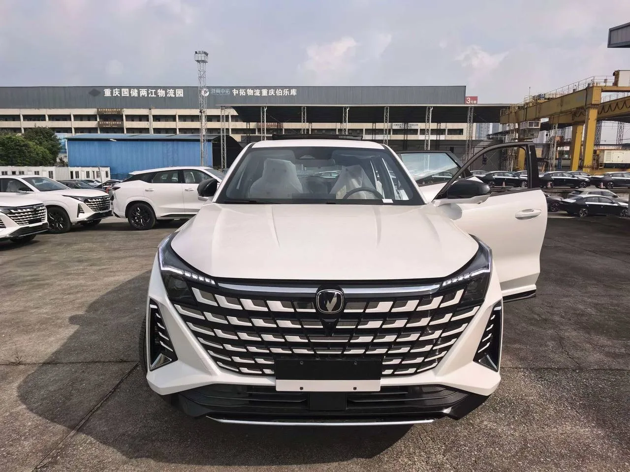 ⭐️Куплен для нашего клиента
Из г. Ростов-на-Дону 
Changan UNI-ZX 
1.5T 2026 года

💱 Цена АвтоПодКлю