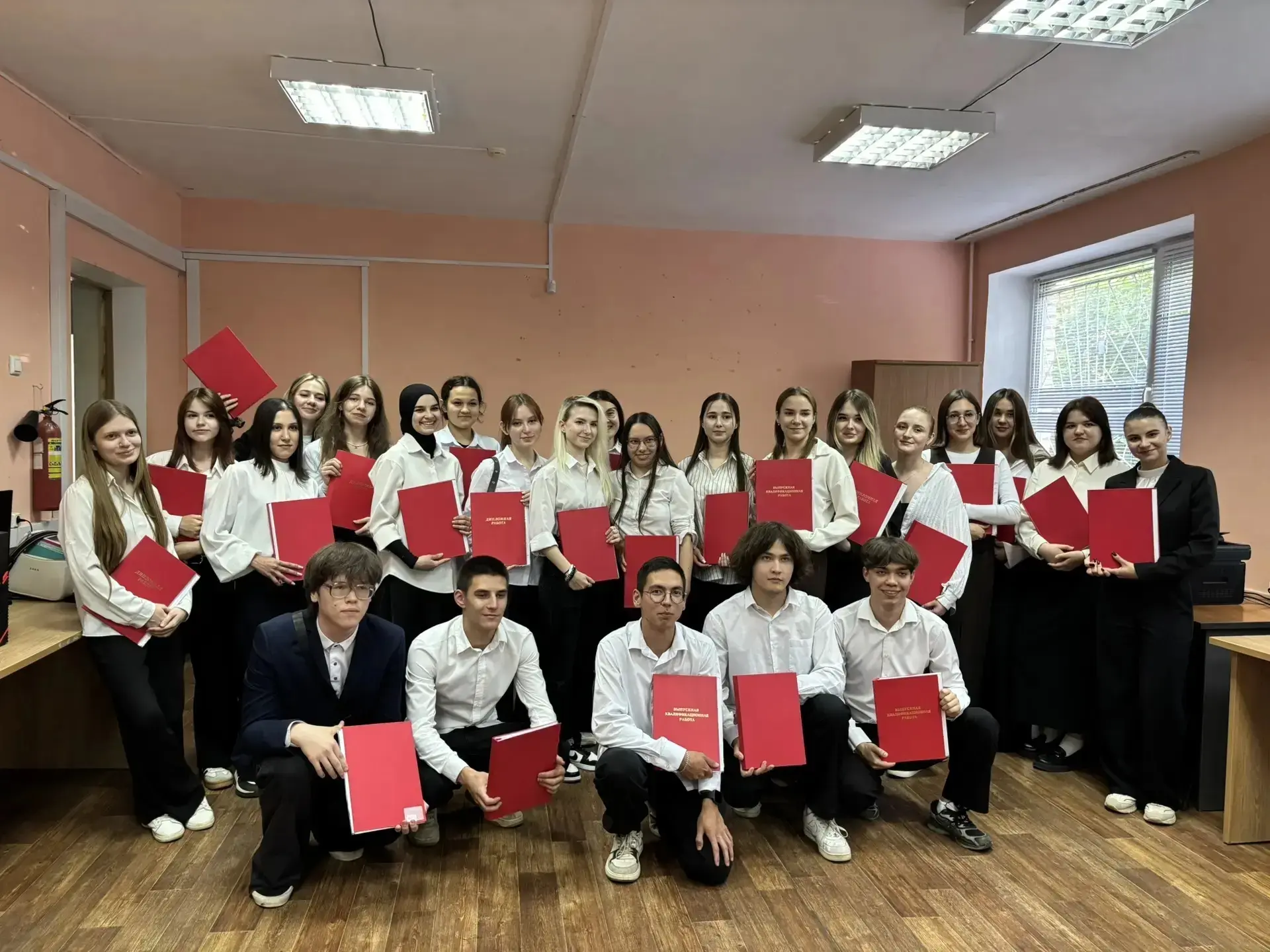 📌От экзамена к защите ВКР

✔️Вчера, 18 июня, в нашем техникуме царила особенная атмосфера. Это был 