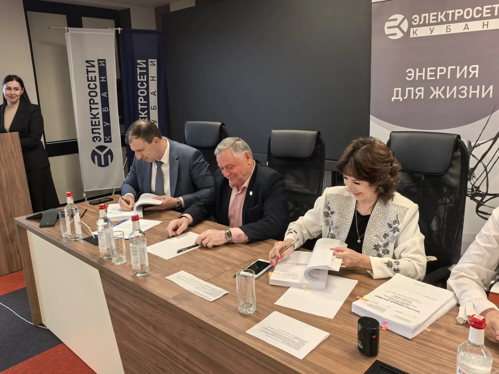 Компания «Электросети Кубани» и профсоюз энергетиков подписали коллективный договор на 2026-2029 год