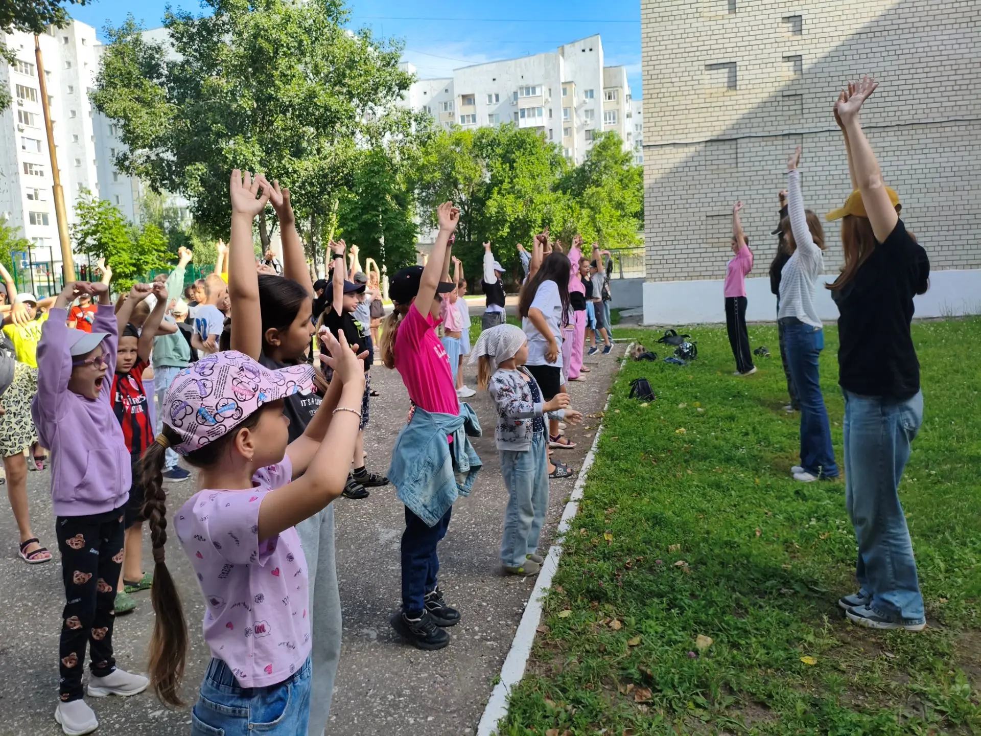 Сегодняшний день в лагере можно разделить на две части - спортивно-оздоровительную и интеллектуально