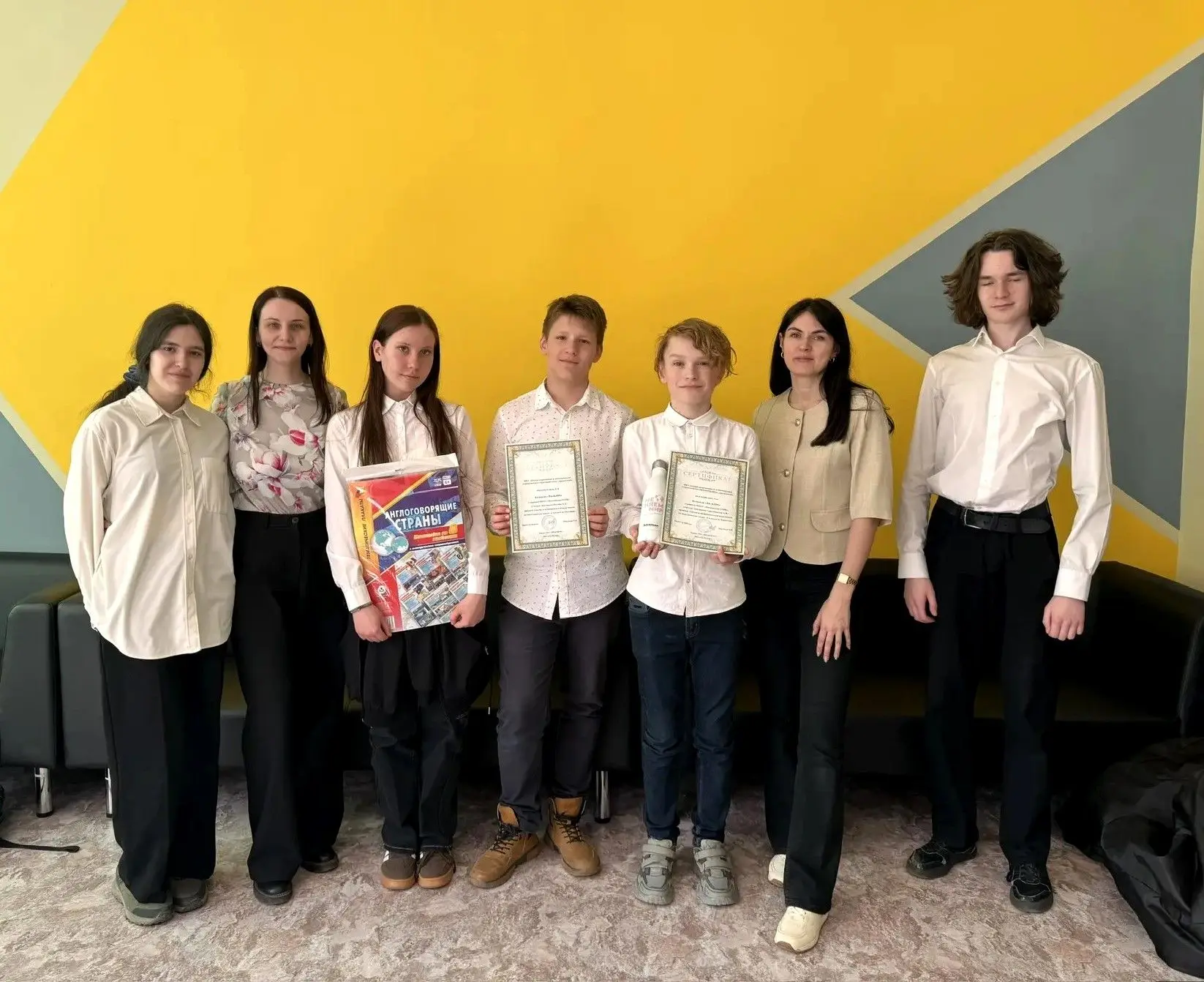 🏆Команда мечты — и победа в кармане!
17 апреля прошла районная игра по английскому языку «Галопом п