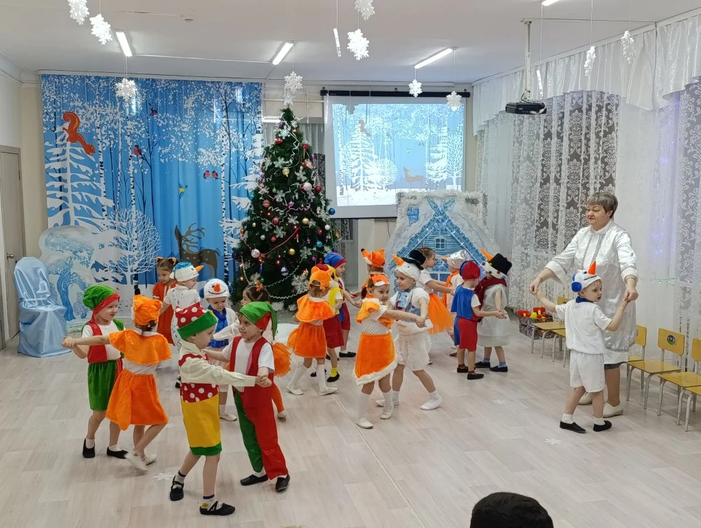 В детском саду прошел замечательный праздник – новогодний утренник в средней группе! Дети встретили 