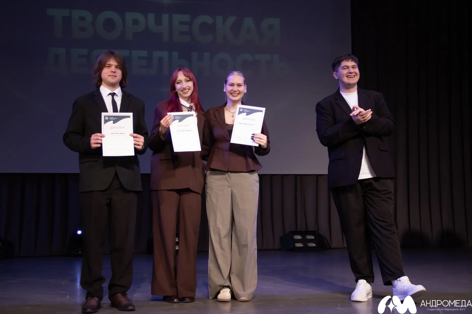 🌟ВРЕМЯ ЛУЧШИХ 

Сцена актового зала АмГУ собрала лучших на Гала-концерте. Теперь мы знаем, кто рабо