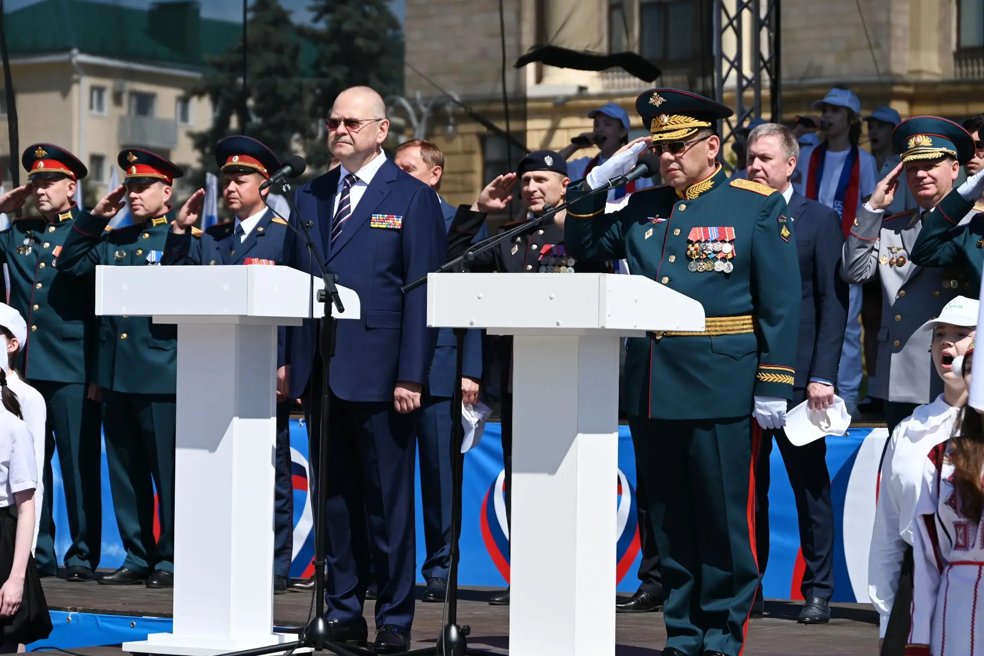 Дорогие земляки, с Днем России!

Мы живем в большой многонациональной стране, где веками соседствуют