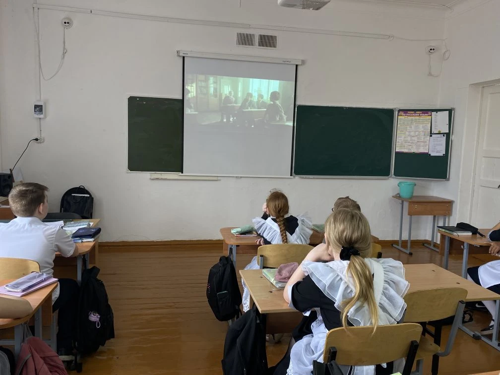 В преддверии Дня Победы в 5 «Б» классе прошел не просто классный час, а урок памяти и нравственности