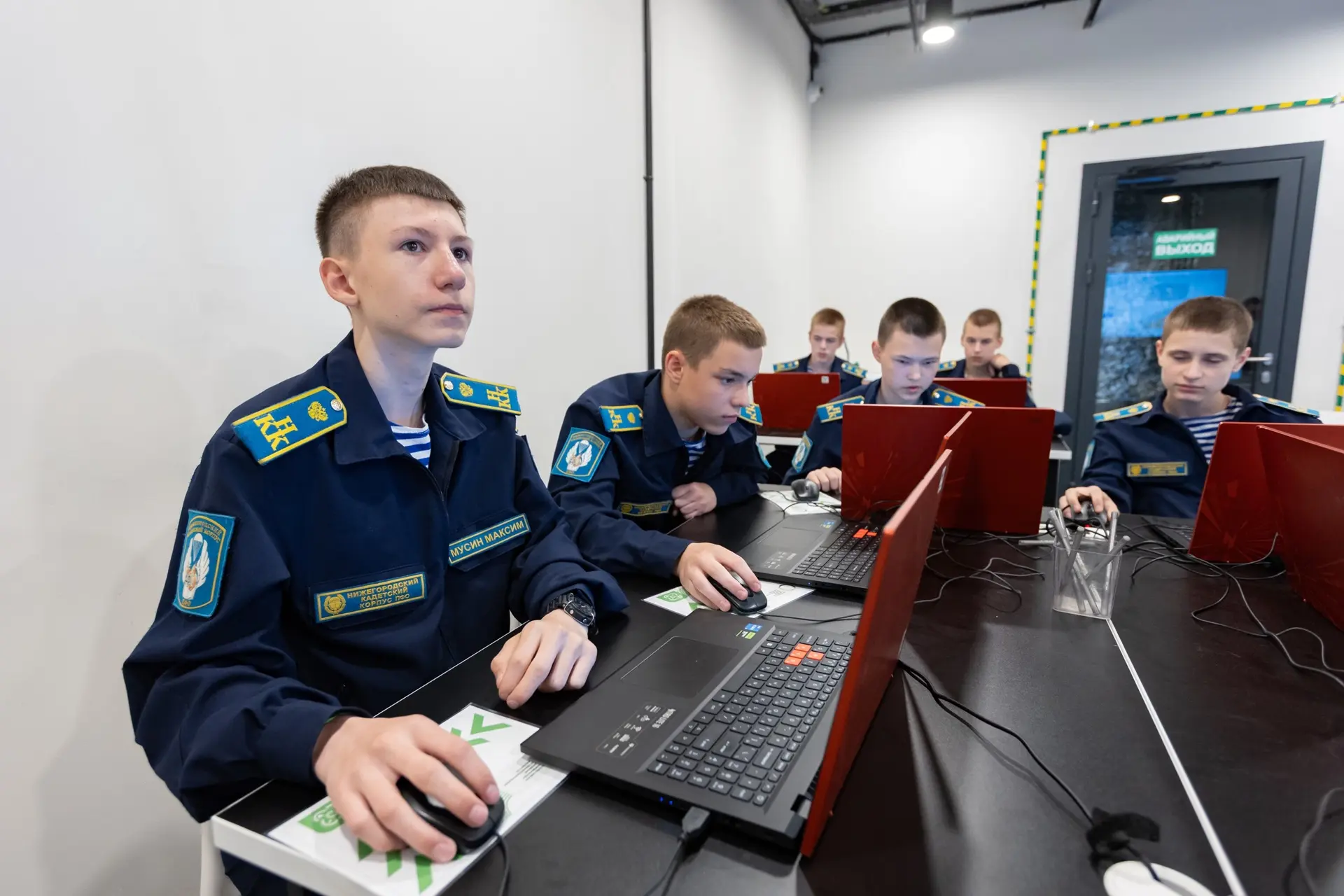 ✨ Создаём будущее вместе: «Кванториум» на площадке «Профессионалы». ✨

На днях Нижний Новгород приня