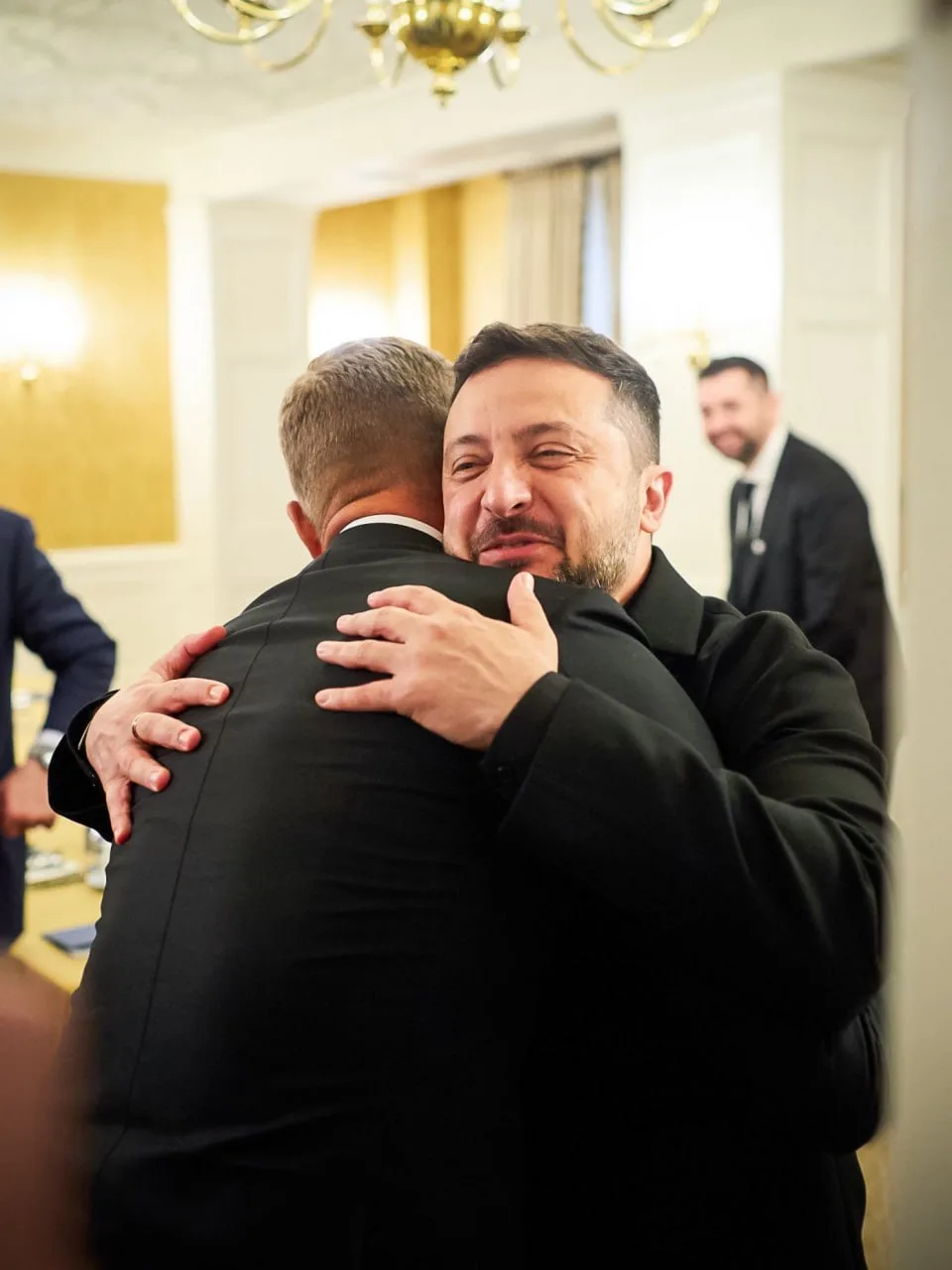 Стубб опубликовал фото с Зе и подписал: 'Встретил президента Зеленского в Вашингтоне перед похоронам