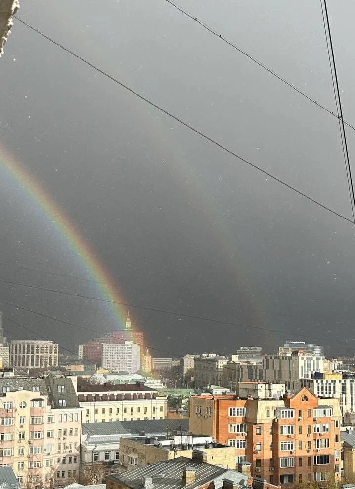 😍 Двойная радуга показалась в небе над столицей