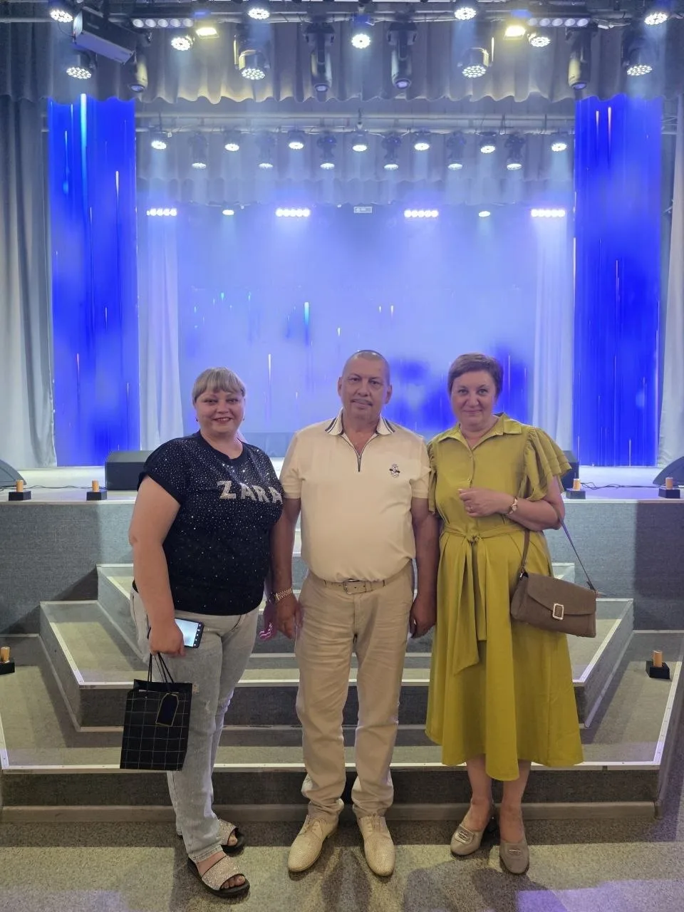 ✅🎤🎸Посетили торжественное открытие обновлённой сцены в нашем Доме культуры.
Благодарим Игоря Евген