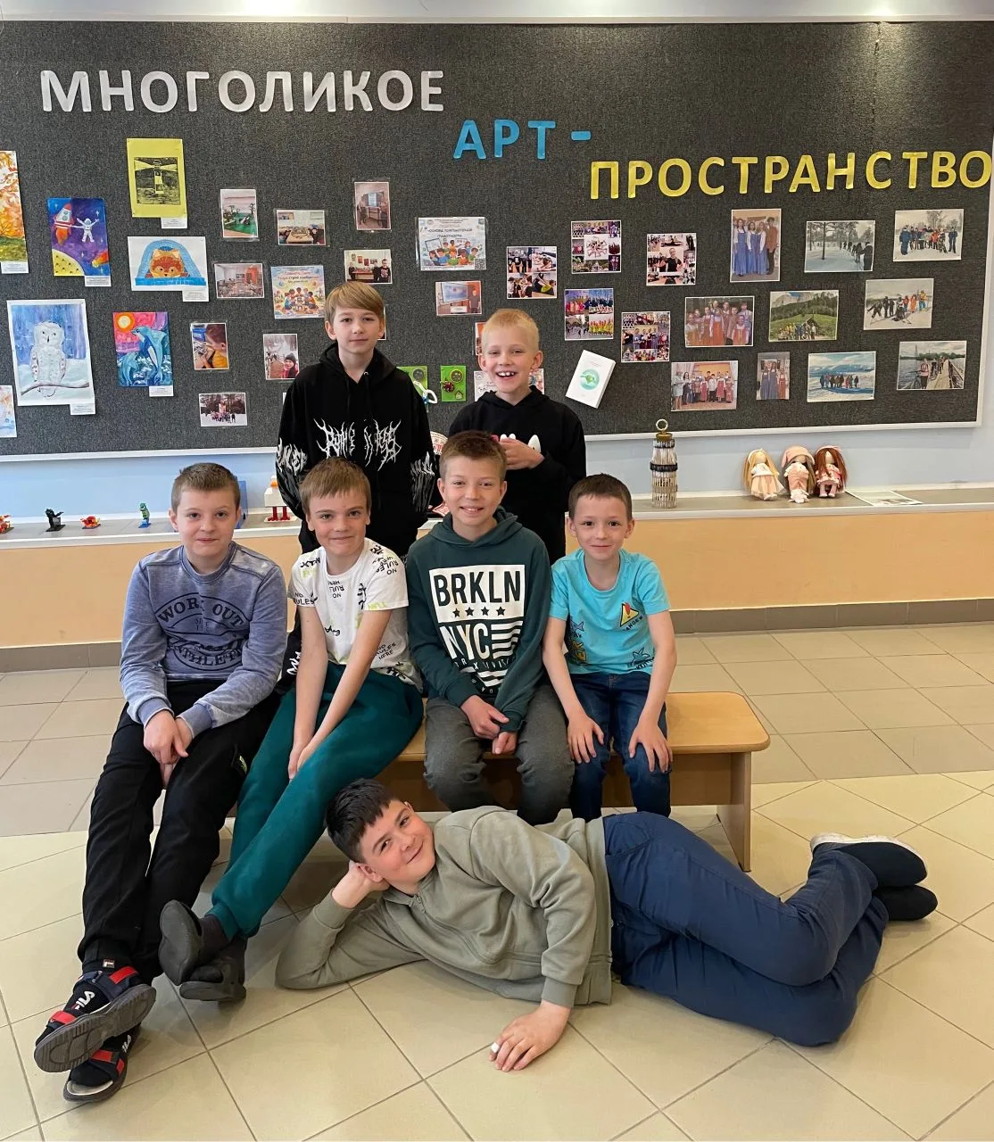 ✨Ребята, занимающиеся по летней краткосрочной программе по робототехнике🤖 посетили выставку работ н