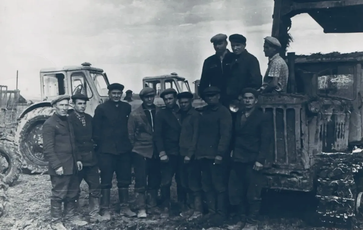 🚜Пора пахоты и сева
🔥Продолжается горячая пора — время пахоты и сева. Сегодня поля обрабатывает со