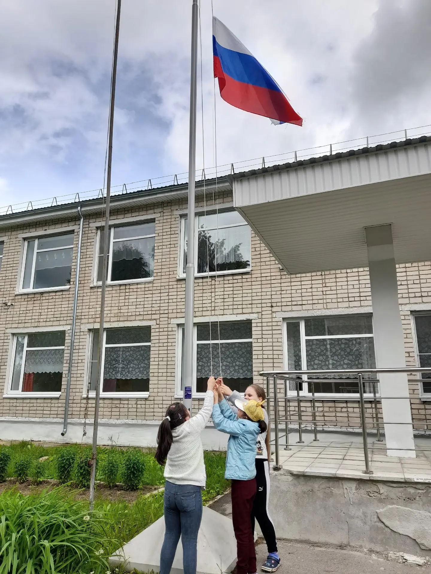 ☀️ С Днём защиты детей и открытием лагеря! 🎉

Дорогие ребята и уважаемые родители!

Сегодня, 1 июня