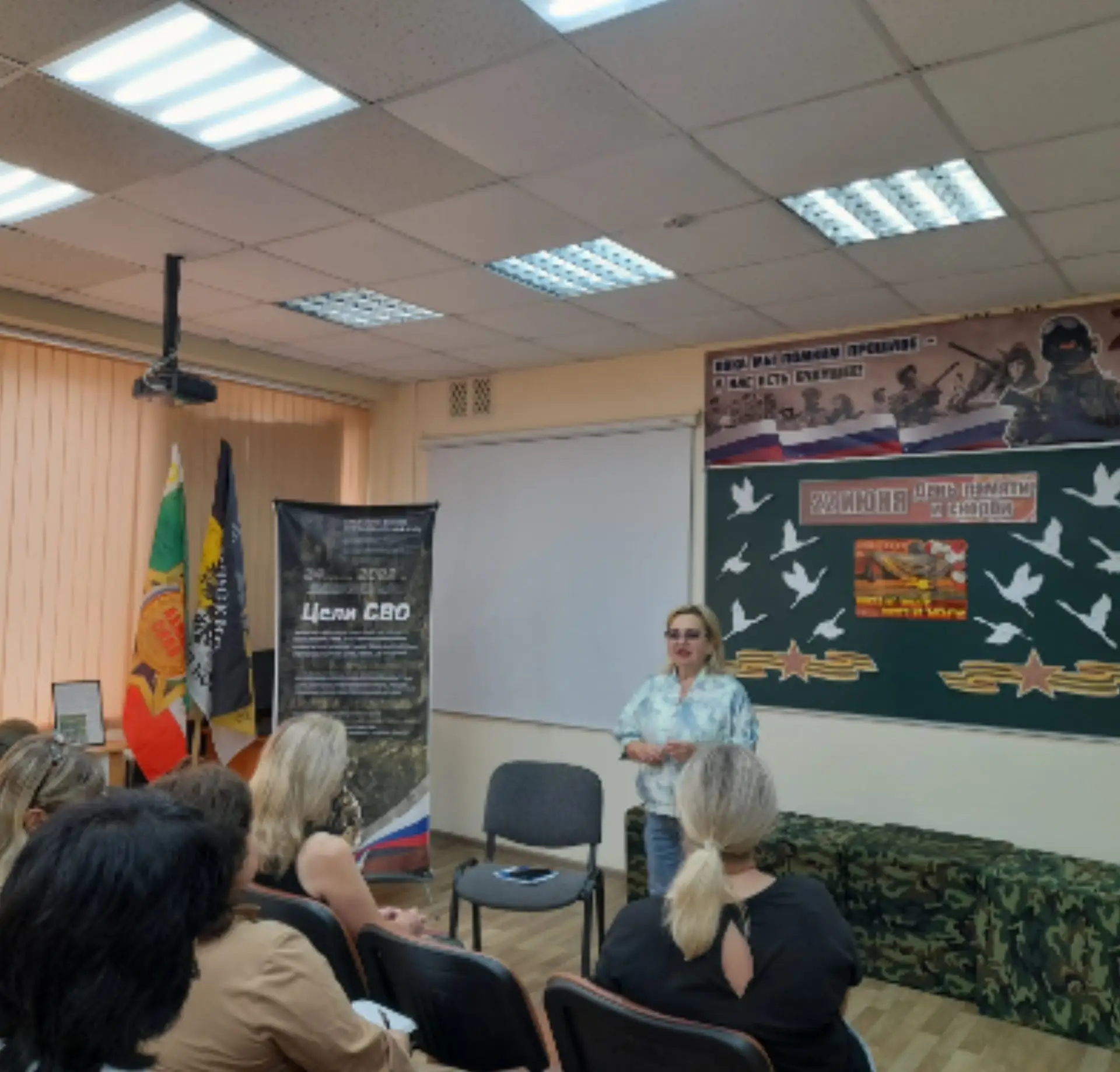 РАСТИТЬ ПАТРИОТОВ

В преддверии Дня Памяти и Скорби в школе прошло итоговое совещание классных руков