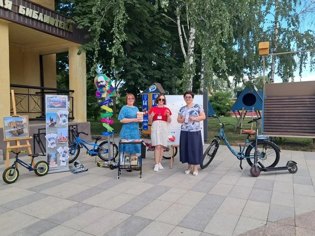 Сегодня, в День России, на Русской площади в городе Марксе состоялась яркая интерактивная программа 