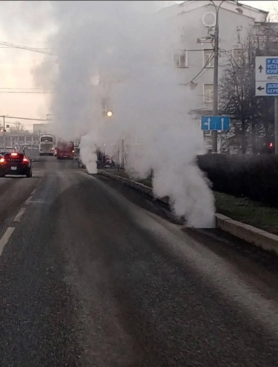 На ул. Попова забили горячие ключи.