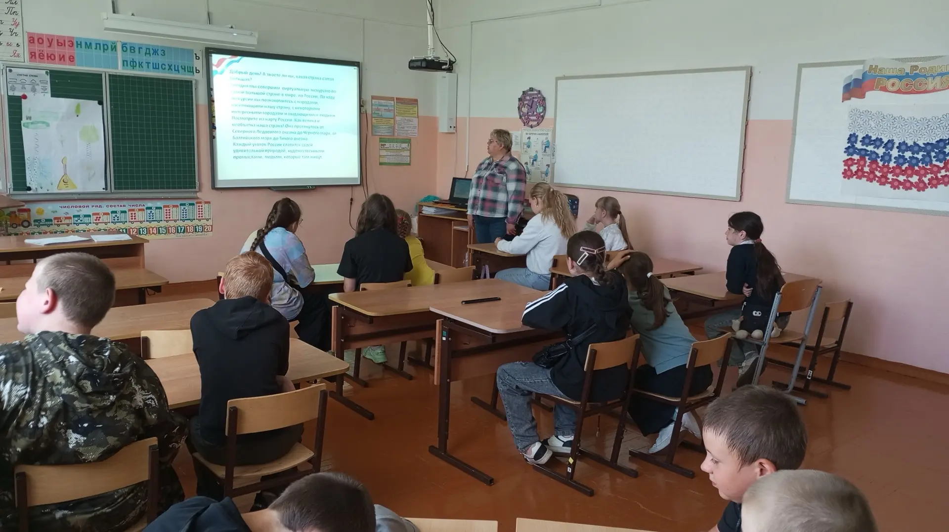 Сегодня участники летнего лагеря совершили  виртуальную экскурсию "От  Камчатки до Калининграда".
В 