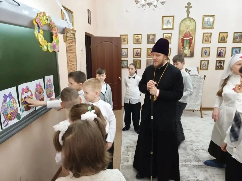 Епископ Златоустовский и Саткинский Серафим посетил МСОУ «Центр помощи детям, оставшимся без попечен