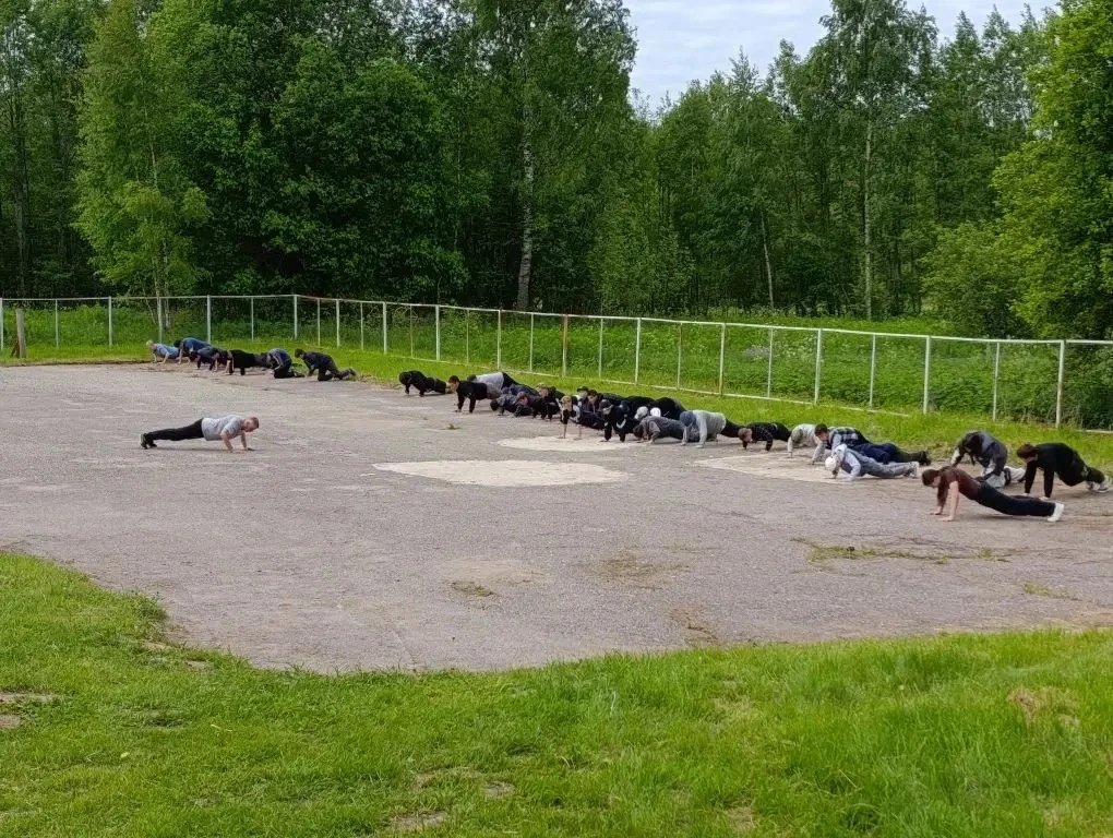 🚀 Утро — время побеждать!

Сегодняшний день в лагере "Орленок" стартовал с кросса и зарядки на свеж