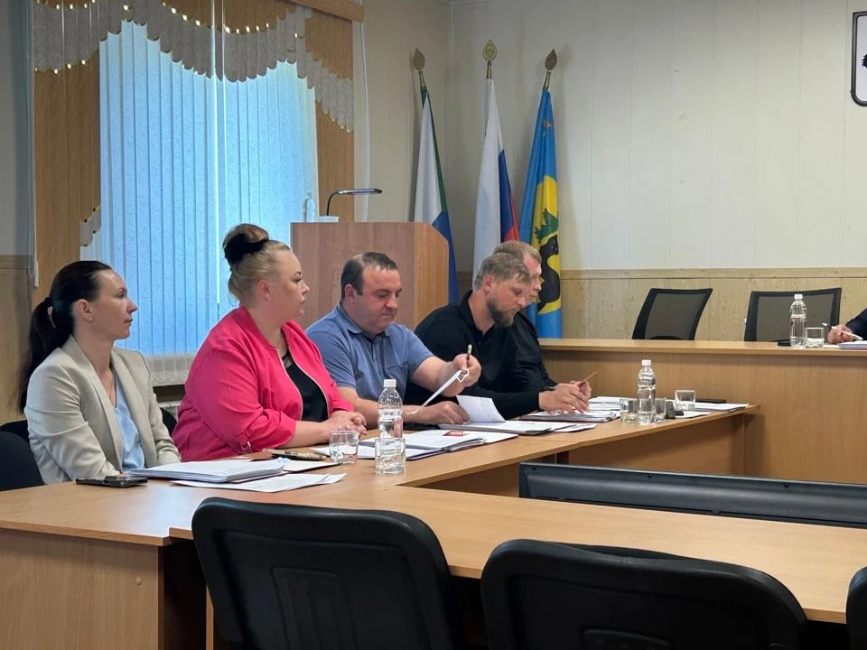 Депутаты рассмотрели исполнение районного бюджета за 2025 год.
Вопрос обсудили на заседании Собрания