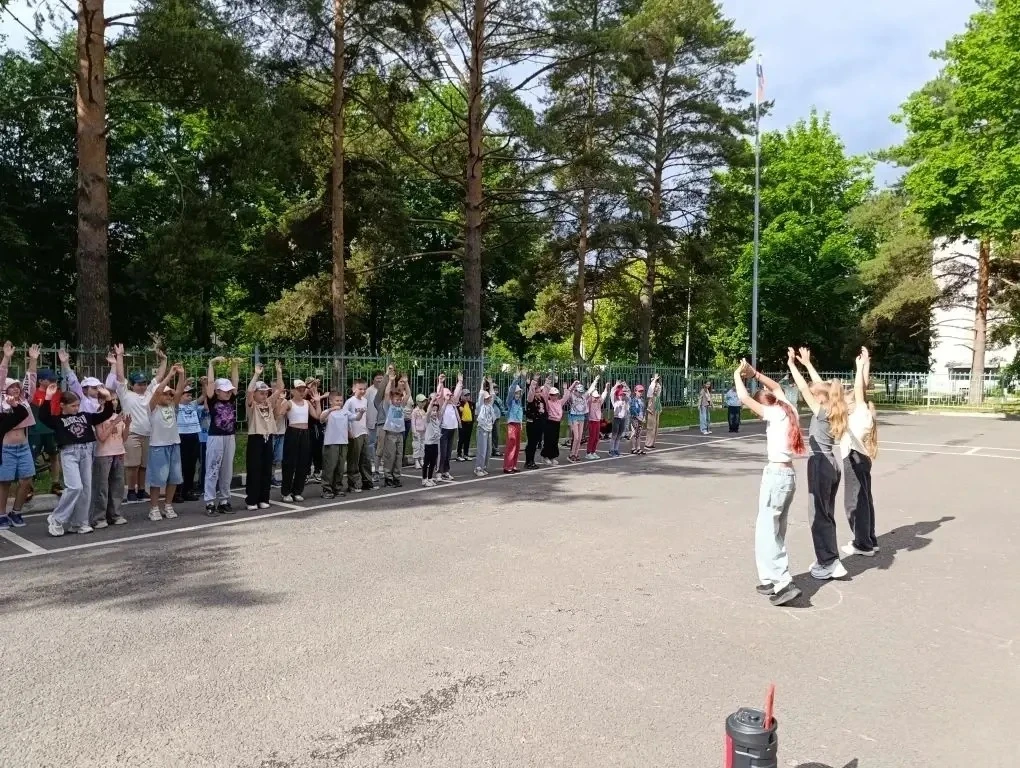 🔆Лагерь «Знайка»🔆

Сегодня в пришкольном лагере «Знайка» МБОУ СОШ Чехов-2 м.о. Чехов утро началось