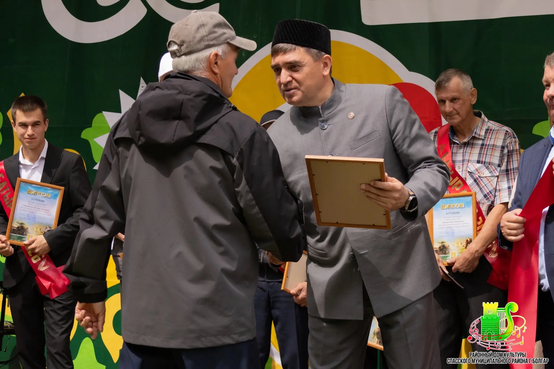🎉Сабантуй - 2026🎉

✅Сегодня на Сабантуе чествовали лучших механизаторов Спасского района 

👉Главн