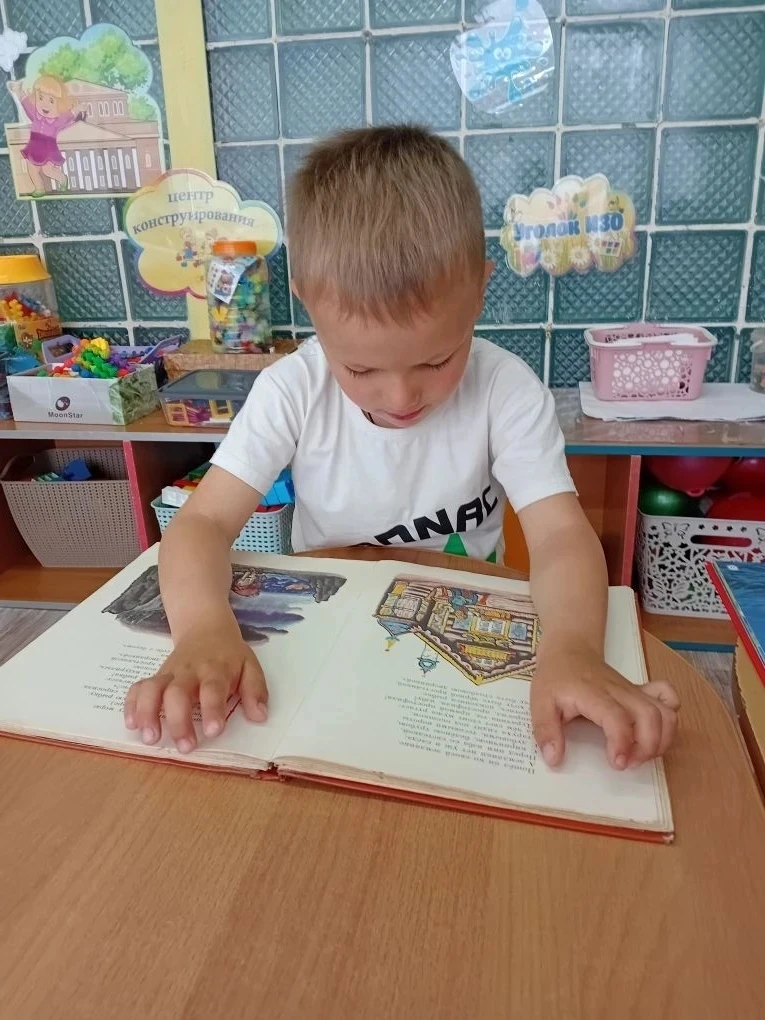 " День рождение 🎉  поэта отмечает целый свет, ведь известнее, чем Пушкин, никого на свете нет❗️"

✨