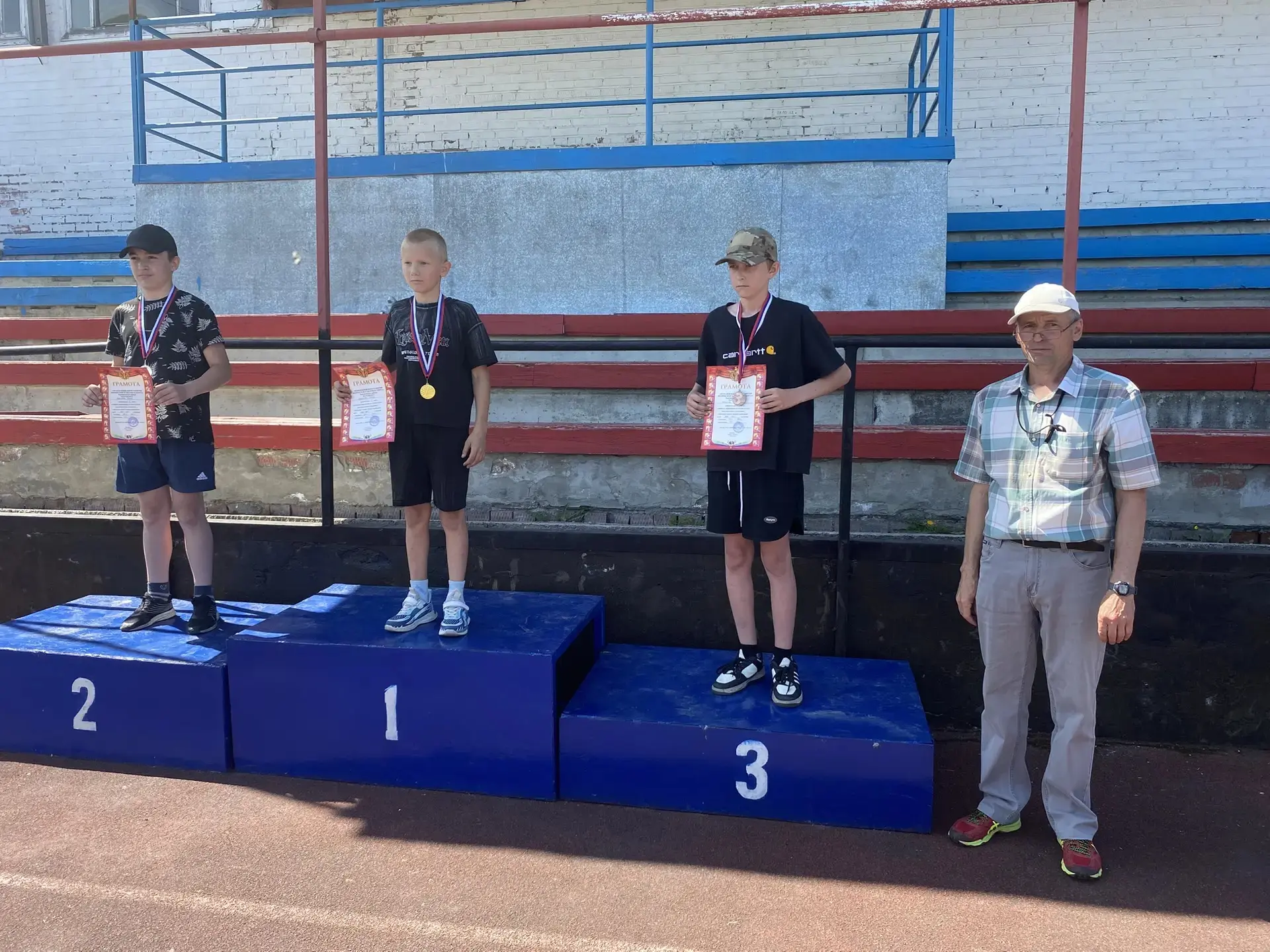 Вперёд, к победе! Итоги районных соревнований по лёгкой атлетике 🏃‍♂️🏃‍♀️

На базе спортивного ста