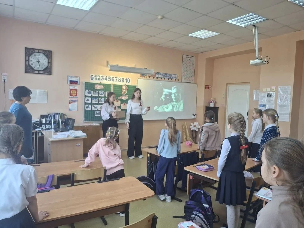 ⚡️АКЦИЯ "ГЕОРГИЕВСКАЯ ЛЕНТОЧКА"⚡️

🇷🇺Сегодня волонтёры нашего школьного отряда «Новое поколение» п