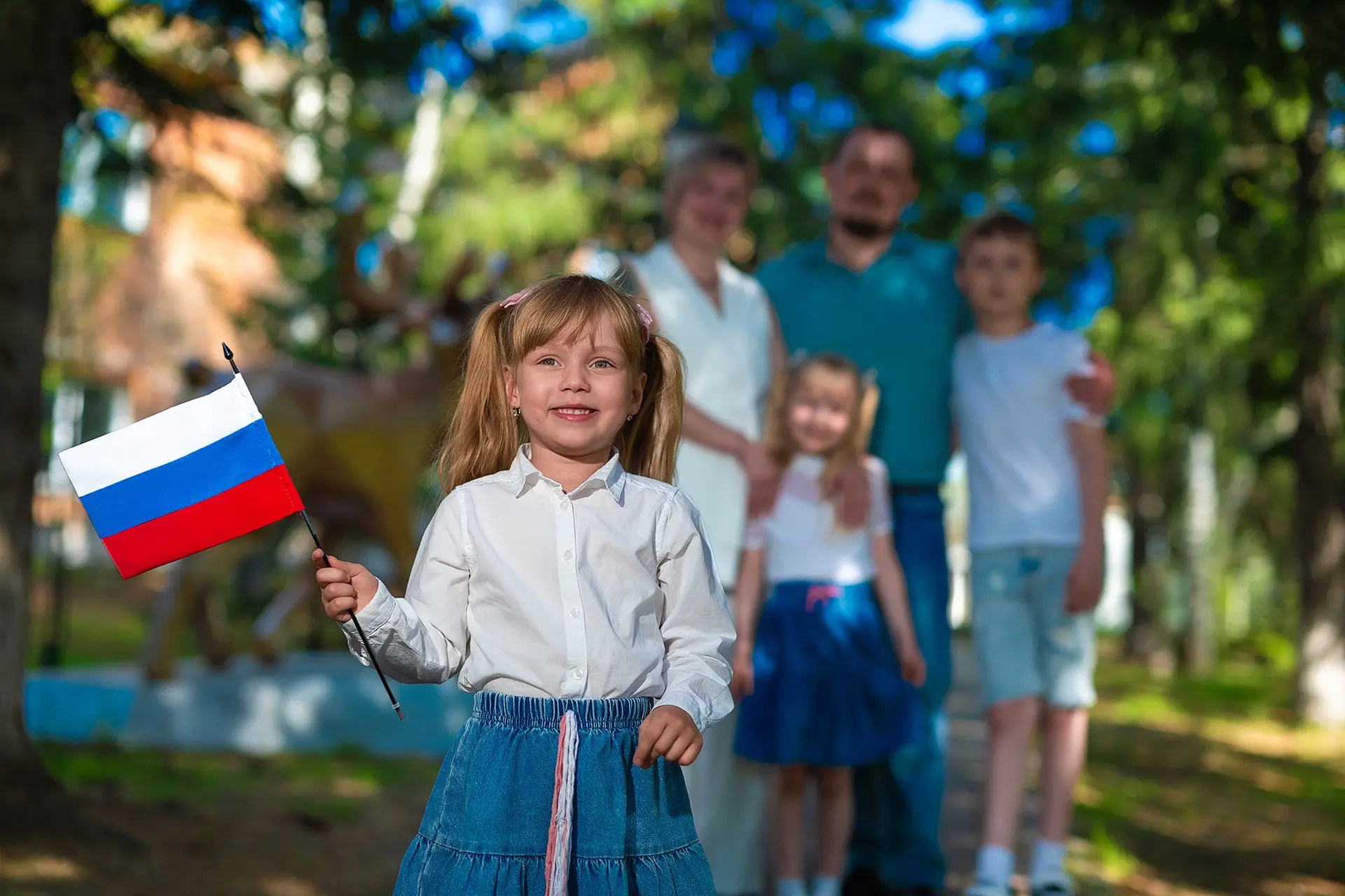 Россия — главная опора для каждого из нас. Место, где радости и горести встречаем плечом к плечу, ра