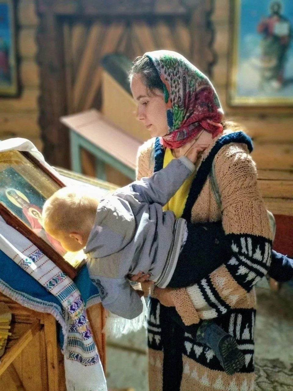 Меня к Иисусовой молитве приучила мать. Когда мы, будучи детьми, совершали какую-нибудь шалость и он