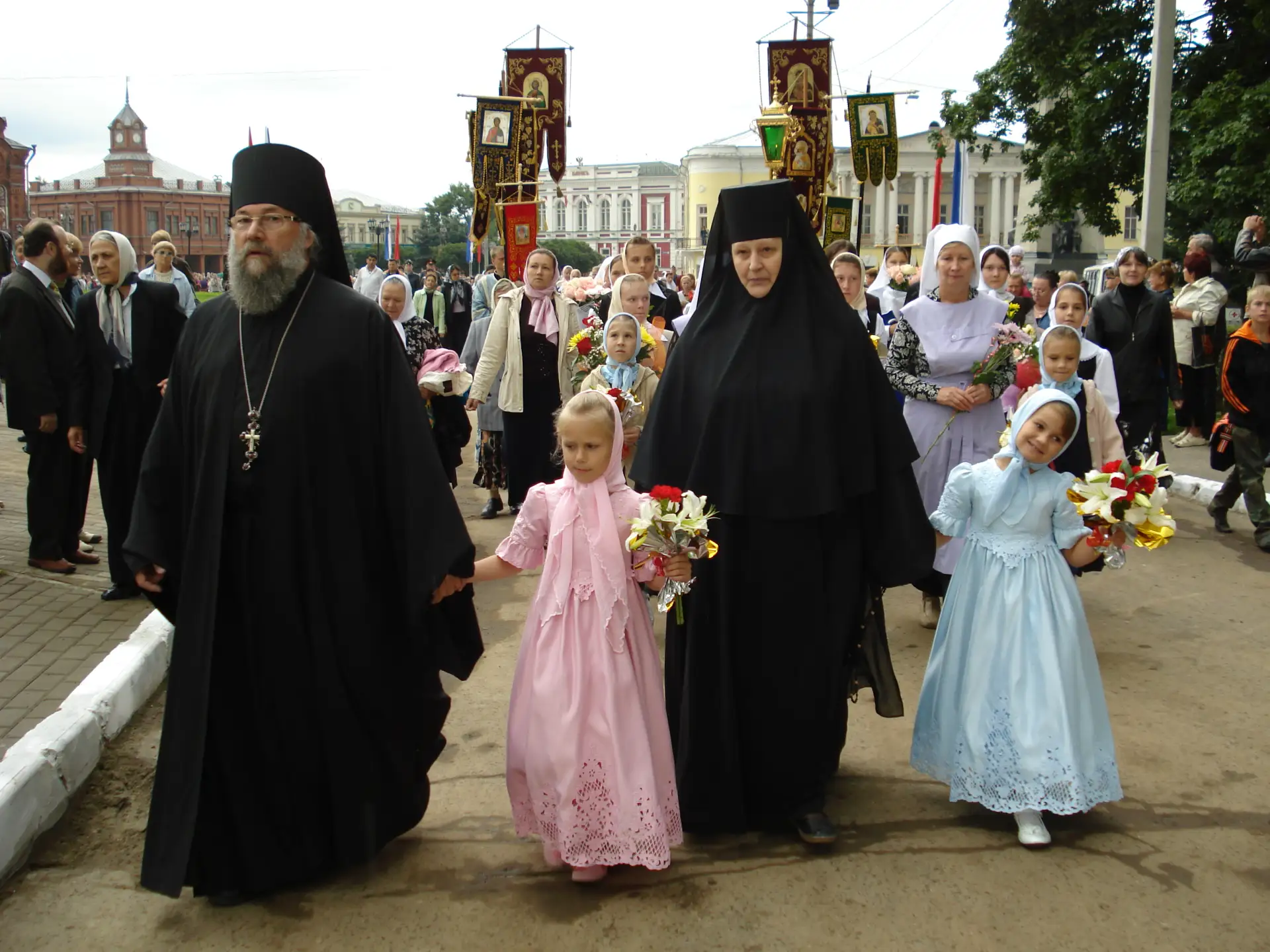 Великое дело — взять на себя ответственность за эти нежные, юные жизни, которые могут обогатить мир 