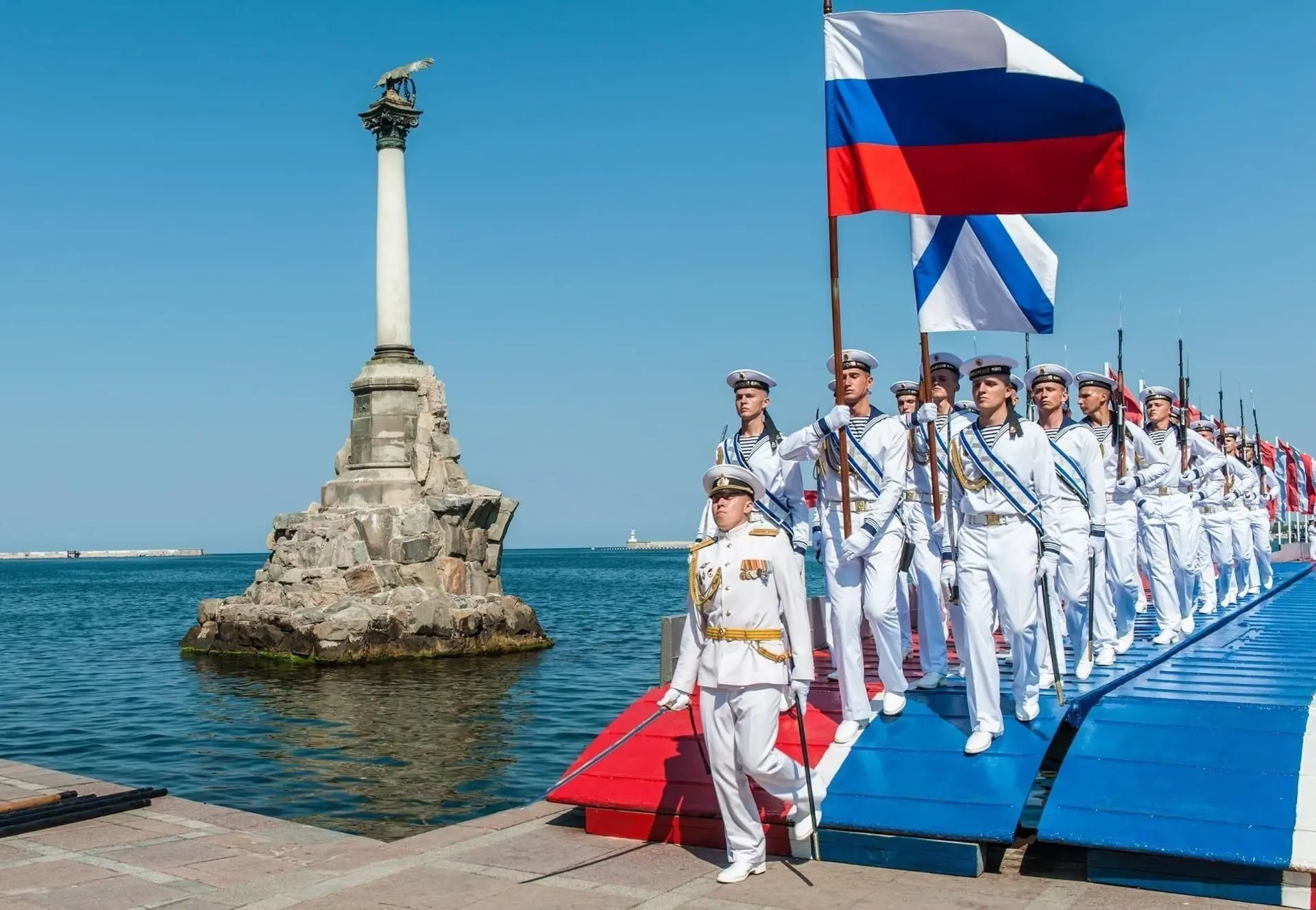 С ДНЕМ РОССИИ! УРА, УРА, УРА!