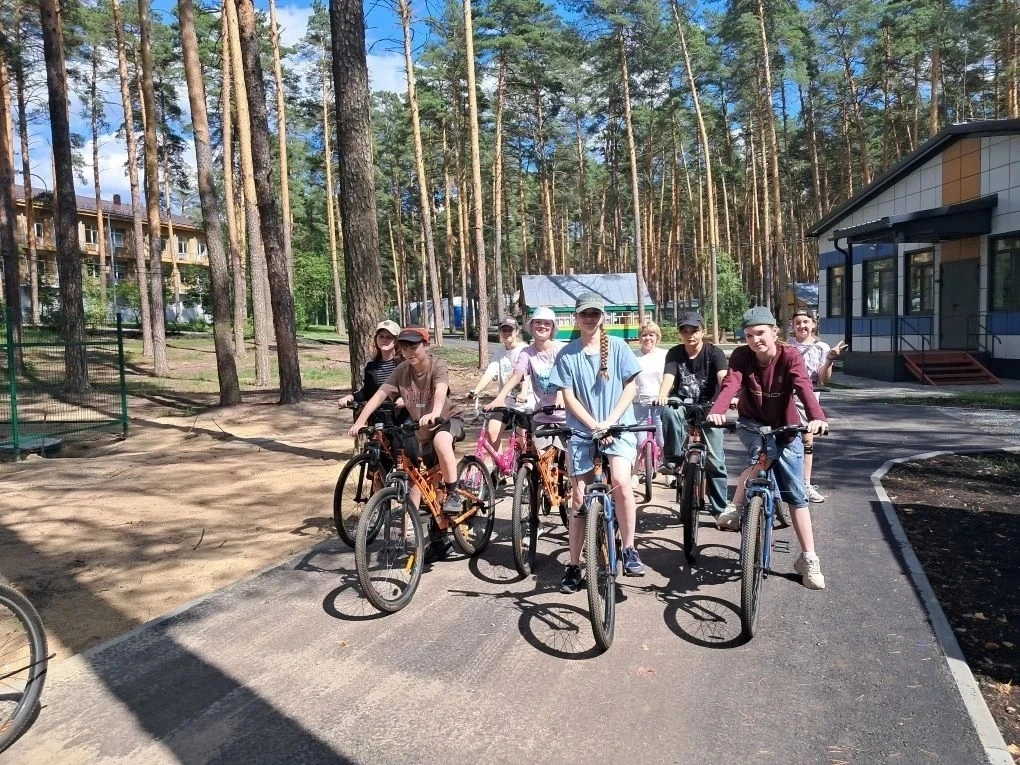 Лето - это "Космос"!
Наши творческие будни в "Космосе"! Хор "Радуга" - на занятиях по сценическому д