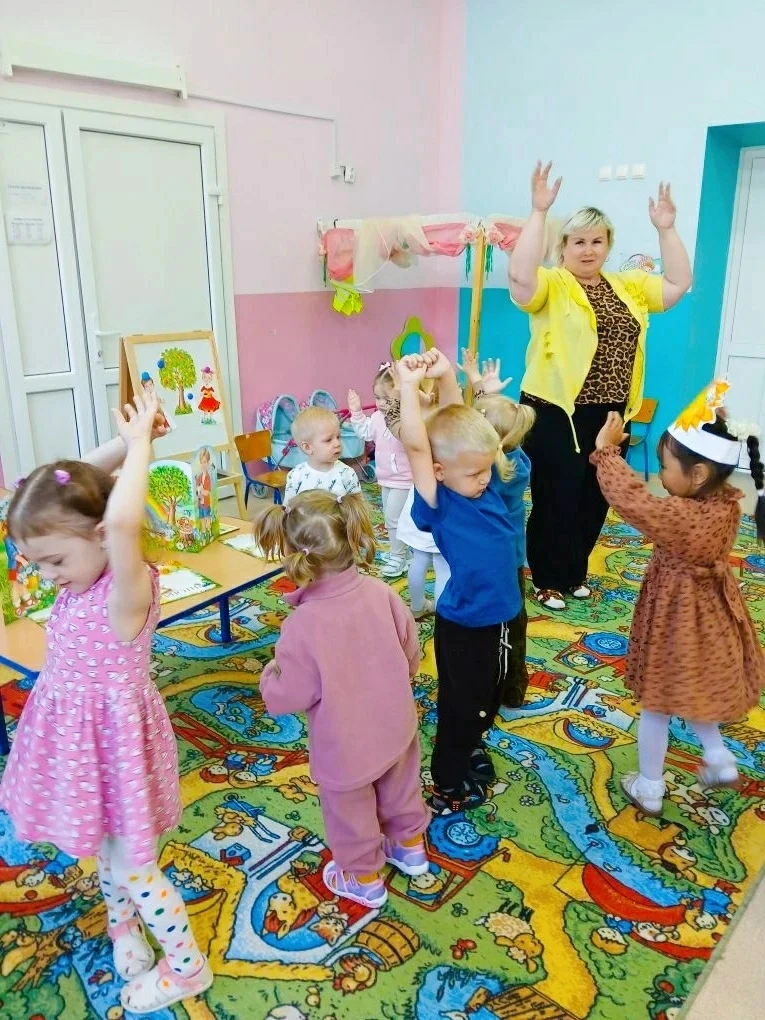 Младшая группа "Солнышко"

Познавательная беседа с детьми на тему : 
"Здравствуй,лето красное".

Лет
