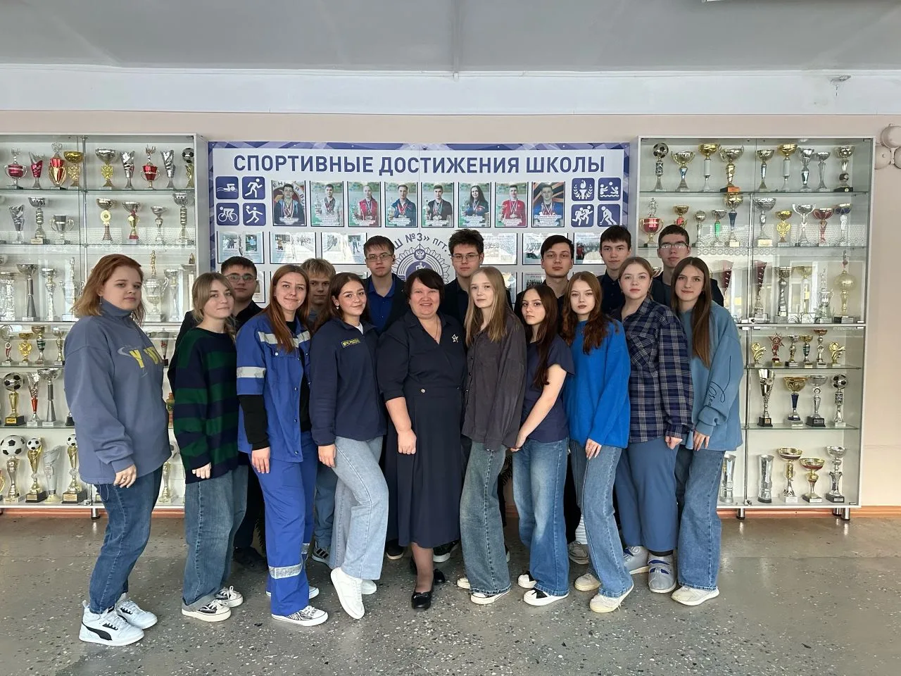 💙 Синий день и добрые подарки! 💙
Понедельник, 8 декабря, стал особенным днем в нашей декаде! Мы ок