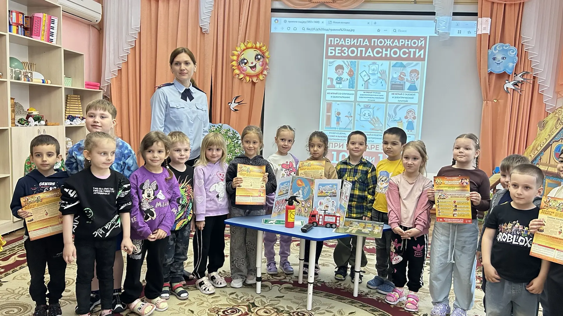 Сегодня в нашем ДОУ состоялась важная и познавательная встреча: к нам приходил инспектор по пожарной
