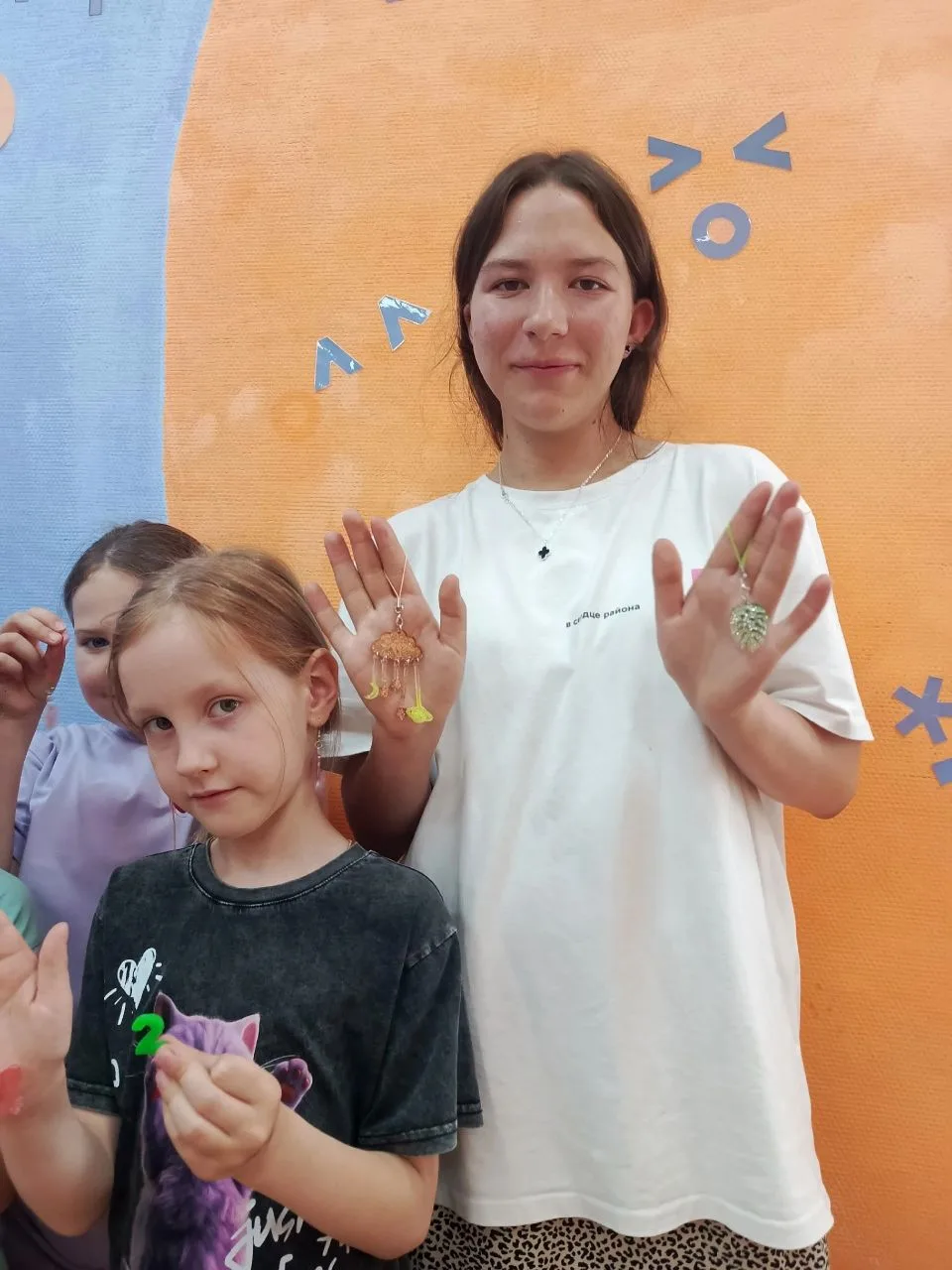 А вот и наши Застывшие фантазии.
Используем глитеры и учимся их комбинировать.

Наши работы — это ма