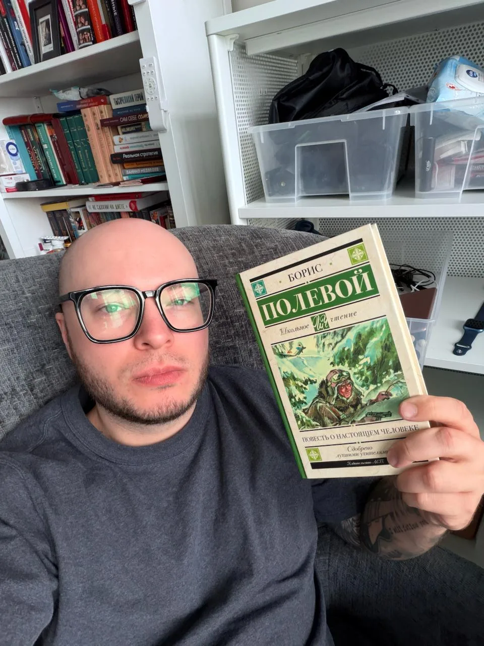 На 9 мая решил вместо фильмов (ладно, фильмы я тоже смотрел) прочитать что-нибудь классическое военн