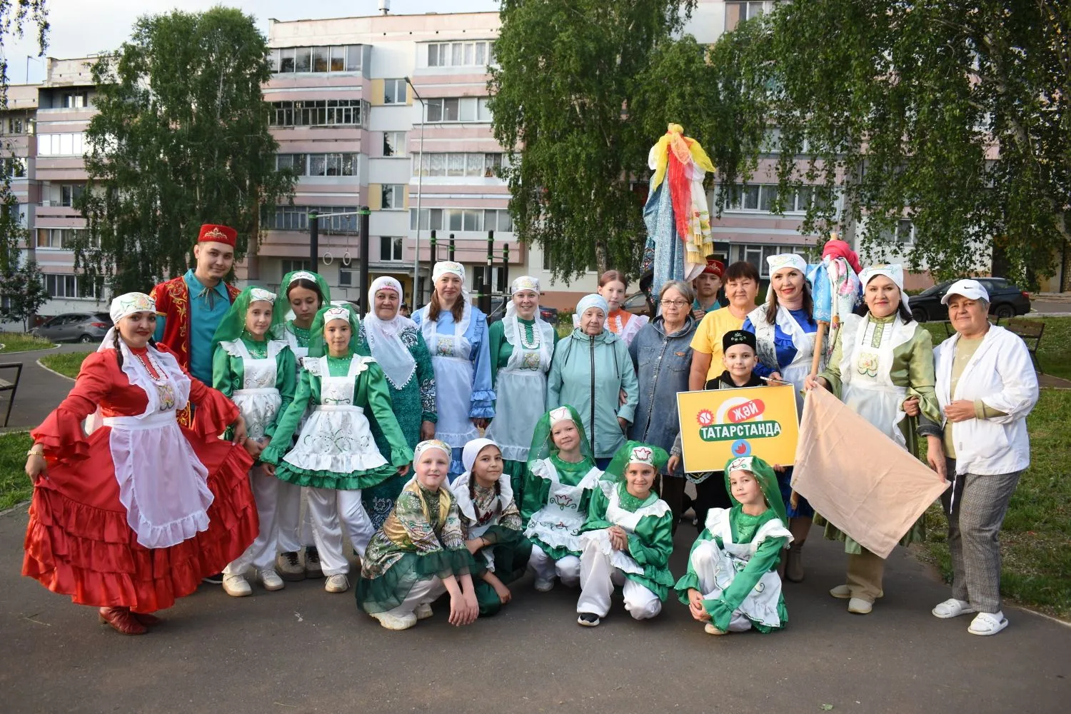 🔊3 июня во дворах Камских Полян развернулось грандиозное представление!

🎁На наш любимый праздник 