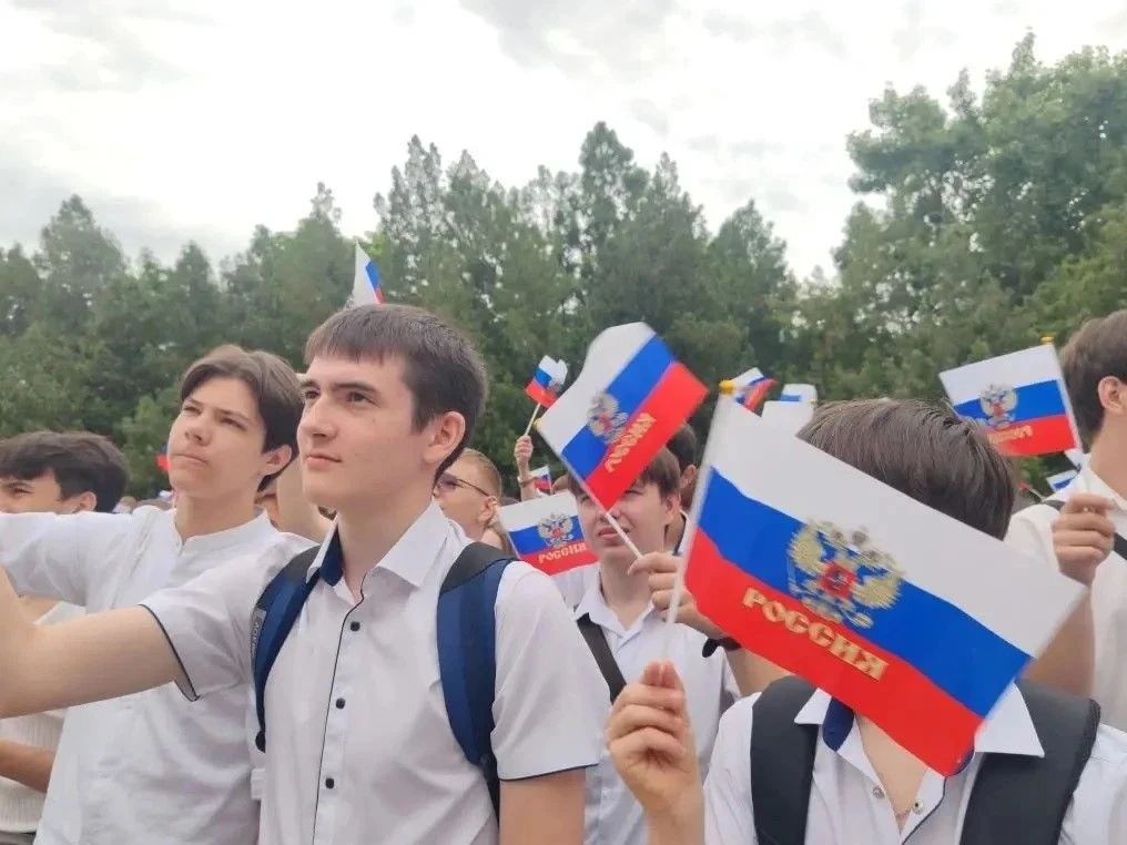 11 июня в преддверии важного государственного праздника в нашем колледже прошло торжественное меропр