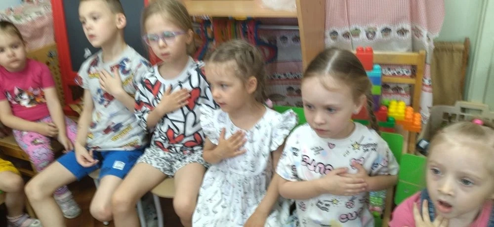 В группе «Колокольчик» ребята  отправлялись в увлекательное путешествие внутрь себя, чтобы познакоми