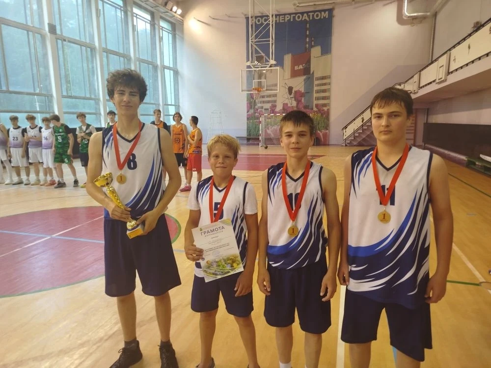 🇷🇺🏀12 июня, в День России, команда Белоярской спортивной школы под руководством тренера Соколова 