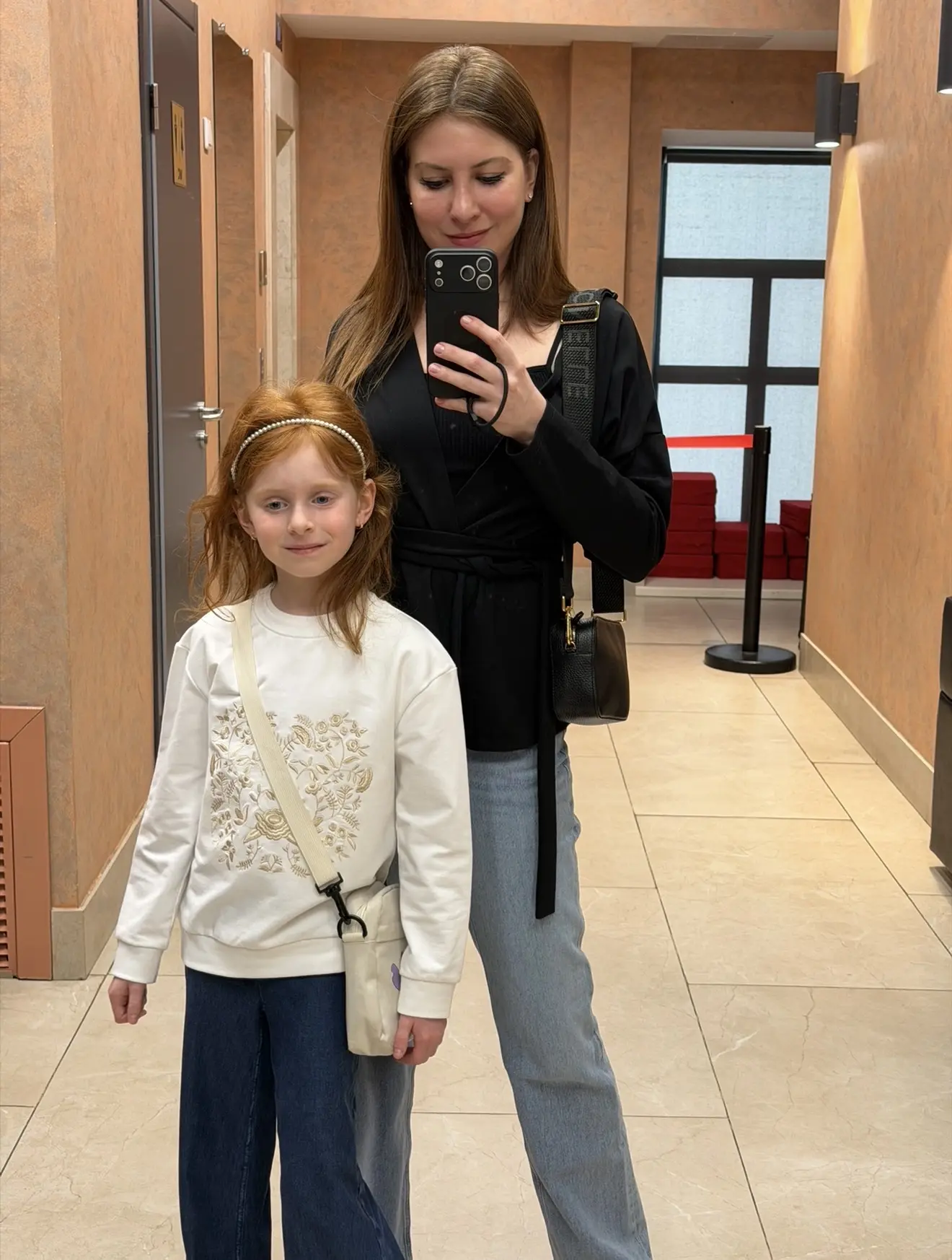 Сходили в театр  🎭 

Были на постановке Пеппи длинный чулок в Детском музыкальном театре юного акте