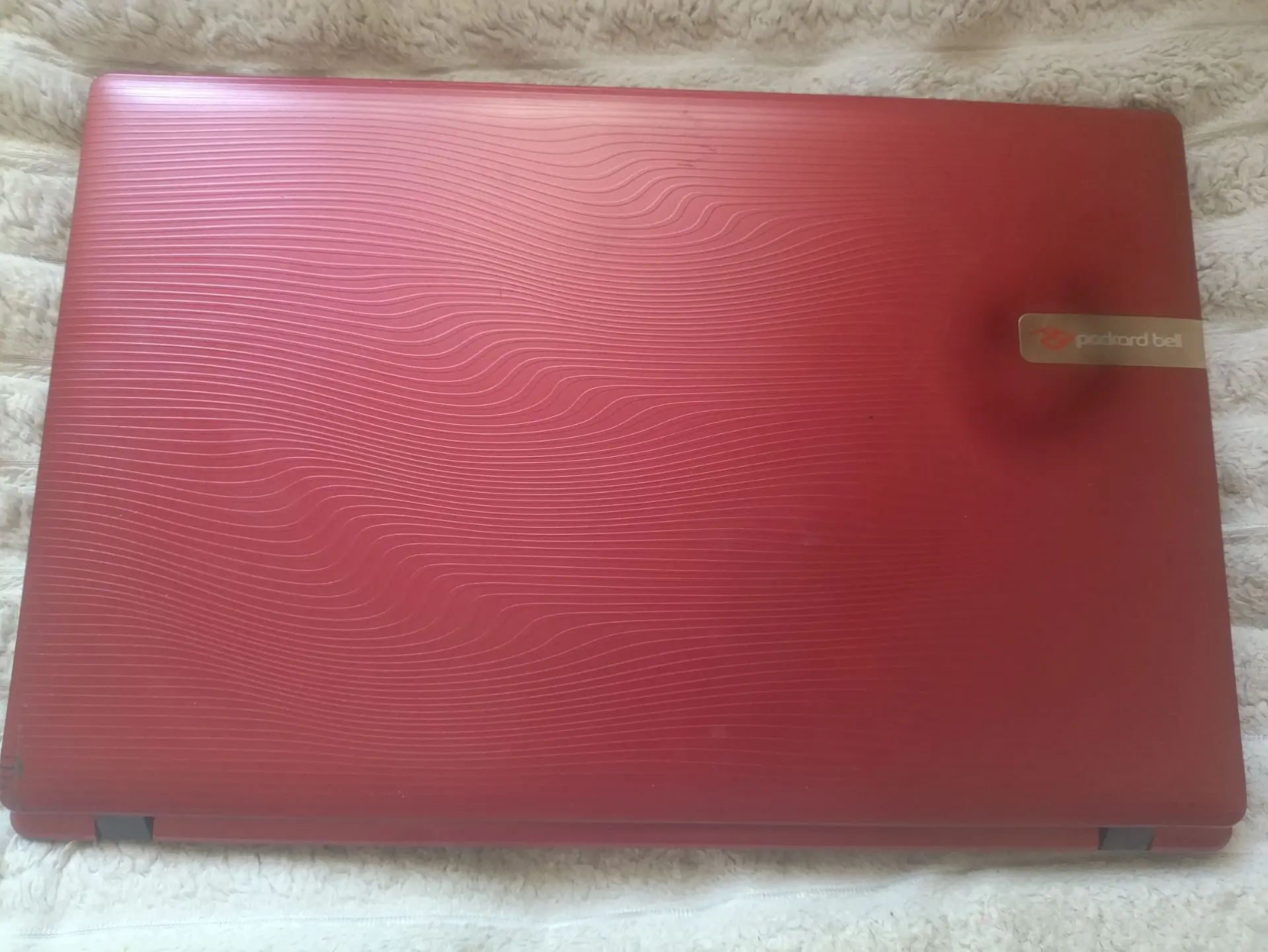 Продаю ноутбук Packard Bell в хорошем состоянии. Основные характеристики: модель с HDD на 320 ГБ, оп
