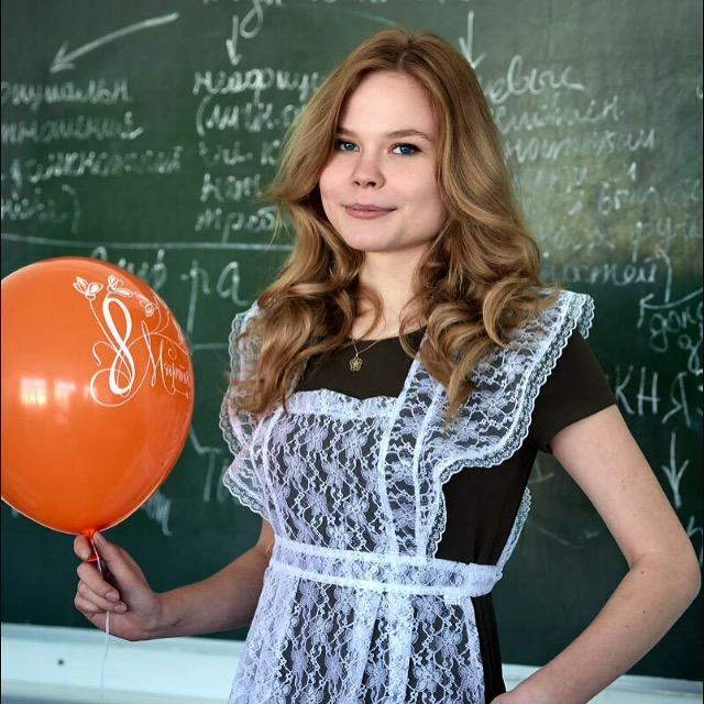У детей проходят последние звонки. 

Мой прошел почти 10 лет назад. 

Я до сих пор помню то самое чу