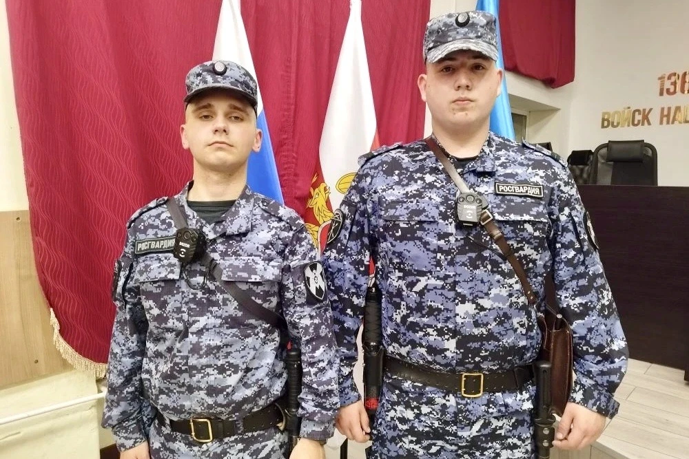 🔪Убегавшего с ножом в руках от сотрудников ЧОП задержали военнослужащие специального моторизованног