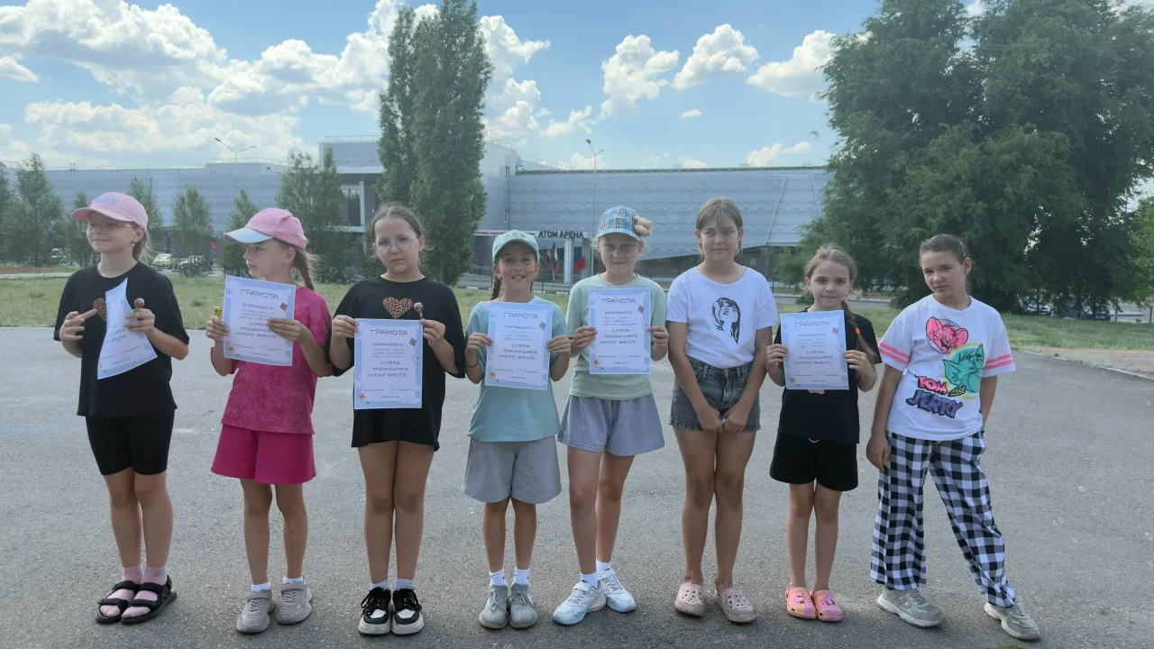 Вот и пролетела первая смена. Но мы не грустили, а устроили настоящий праздник на закрытии! 
Линейка