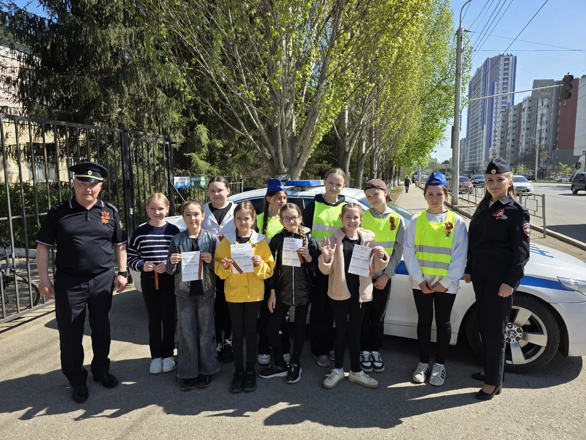 🚔❤️ Накануне Дня Победы сотрудники Госавтоинспекции г. Уфы совместно с МБОУ ДО "ЦДТ Парус"провели т