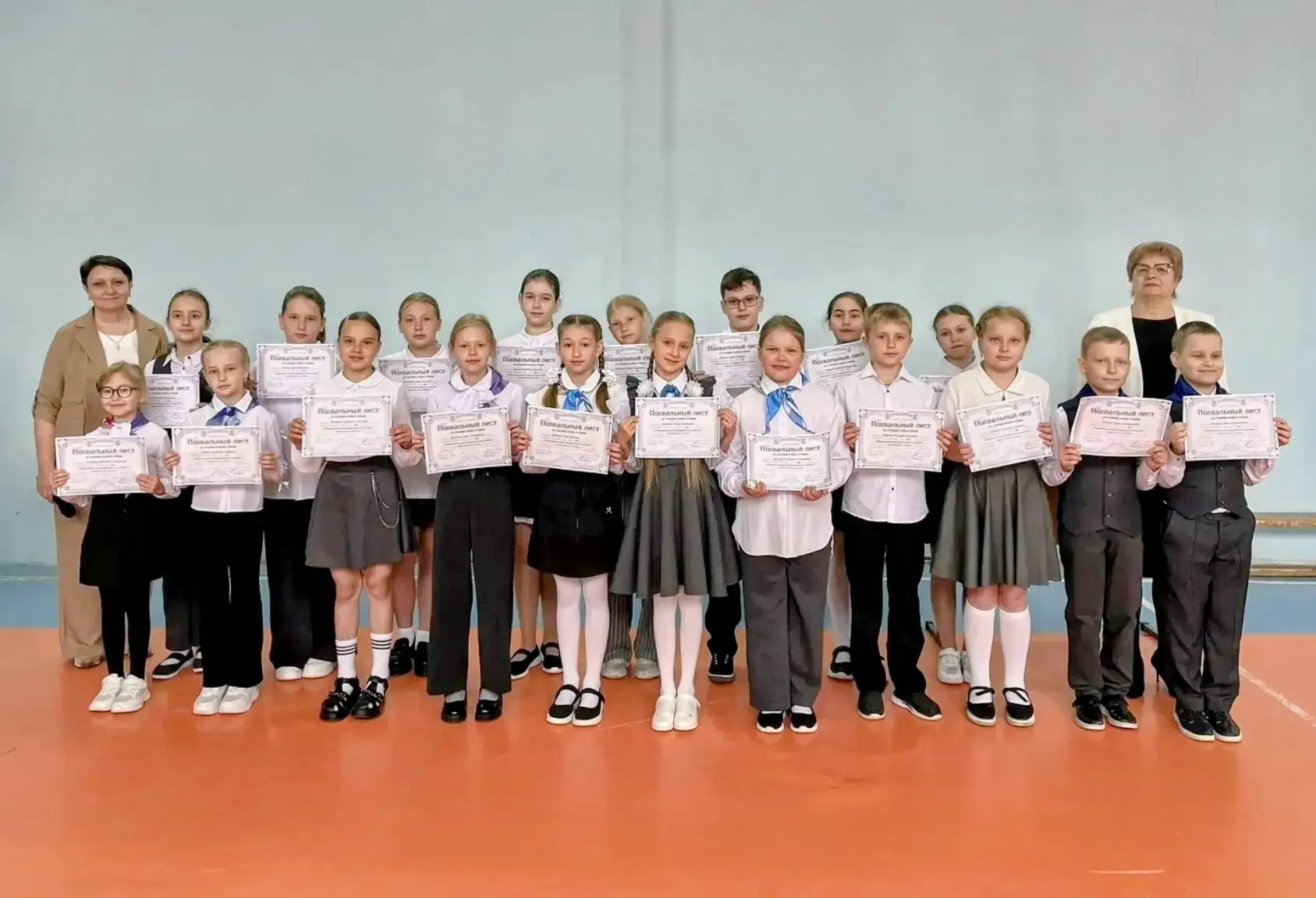 💥УРА! Завтра каникулы!💥

Сегодня в школе №5 г. Павлово прошла заключительная линейка. Позади — 9 м